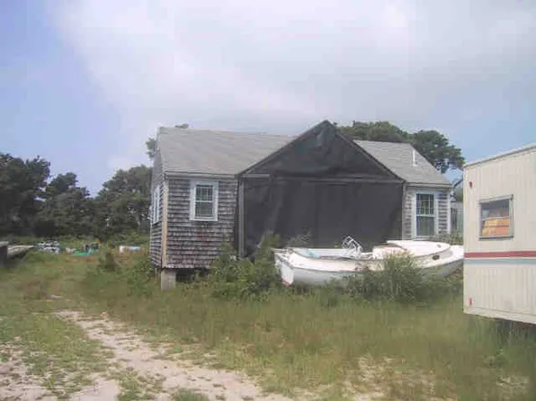 13 & 13A Woodland Dr, Nantucket, MA 02554