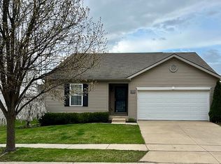 8515 Hawthorn Hl, Dexter, MI 48130