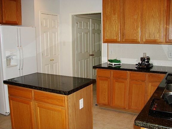 4th image of 23026 Walderford Dr