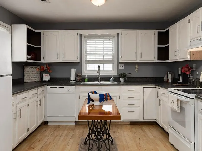 4712 Montview Dr — Photo 8