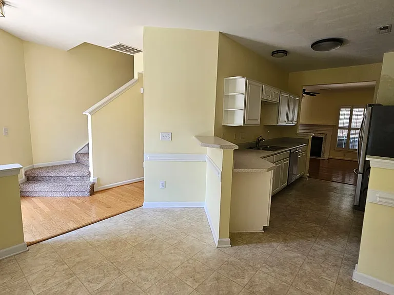 142 Spring Crossing Cir — Photo 4