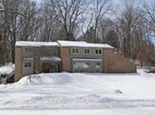 4866 Malibu Dr, Bloomfield Hills, MI 48302