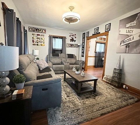 3rd image of 3244 Livingston Ave