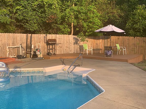 3rd image of 3708 Iona Dr