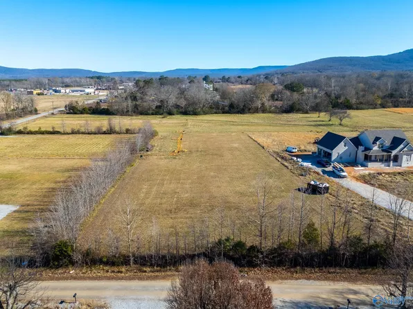 125 Shipps Dr, Gurley, AL 35748