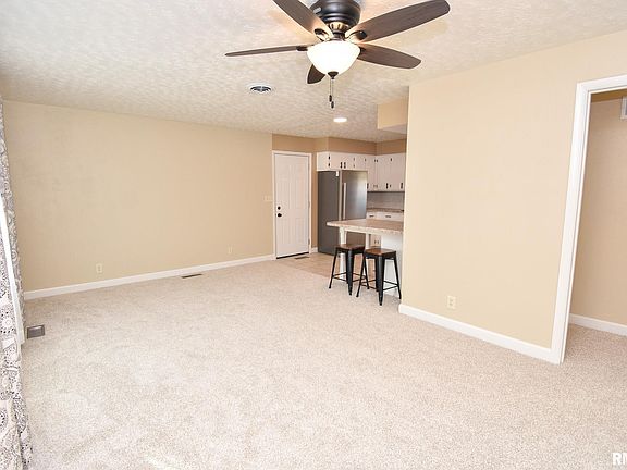 4th image of 124 Steiner Ave