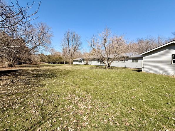 27 Lovers Ln, West Chazy, NY 12992