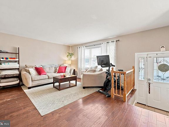 4th image of 12460 Sweet Briar Pl