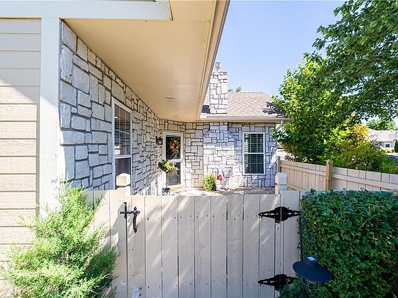 4th image of 13944 Kenneth Ct