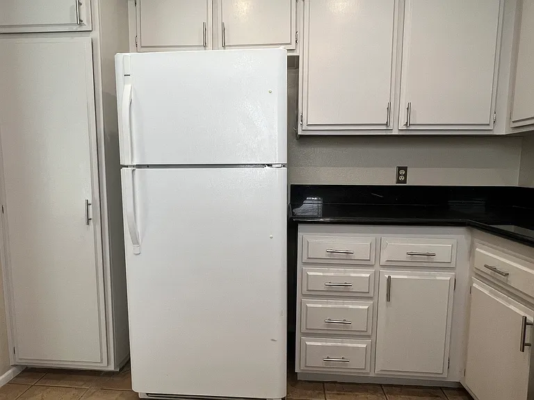 154 N Meridith Ave #9 — Photo 12