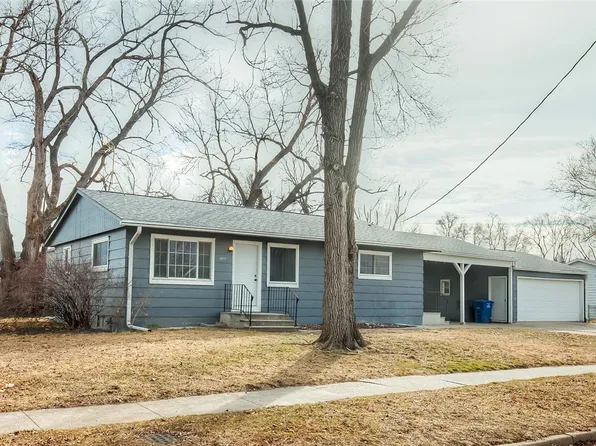 4017 E 10th St, Des Moines, IA 50313