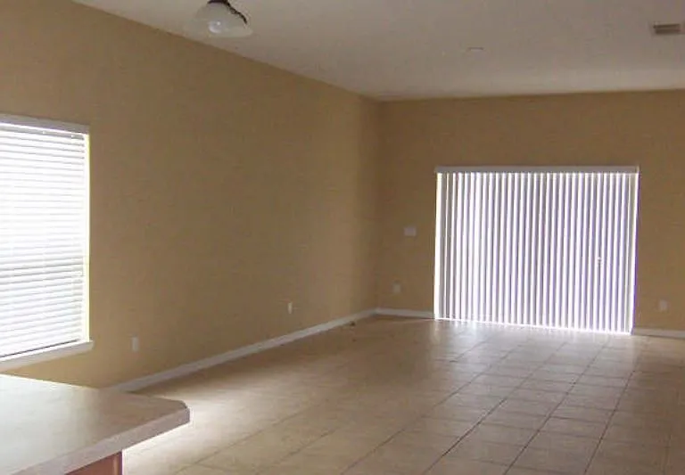 2103 Congress Ln — Photo 5