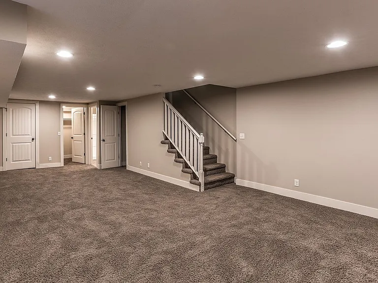 806 Park Ave — Photo 25