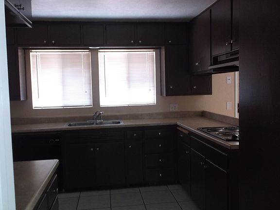 2nd image of 2112 N Kensington Way