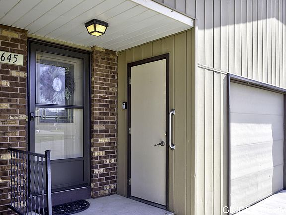 3rd image of 645 Waterview Ct SW