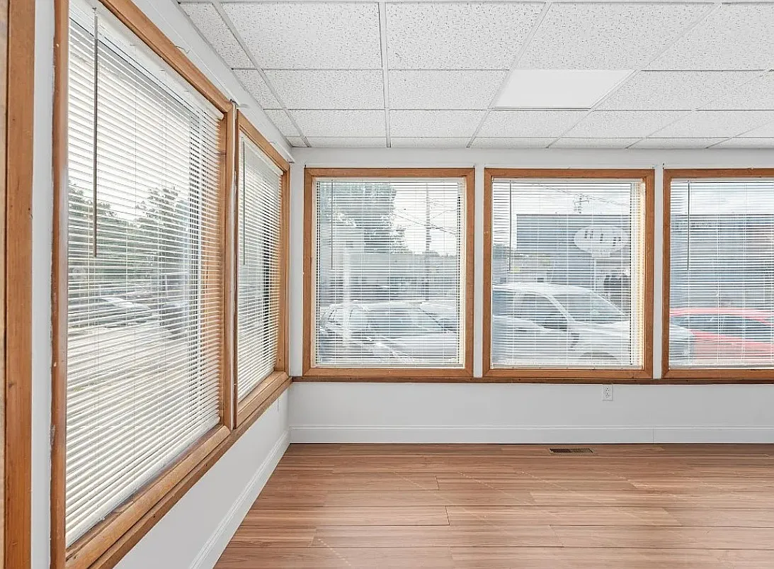 1 bed, 800 sqft, $1,050 — Photo 2
