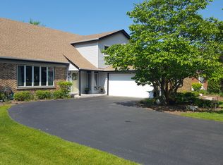 3276 Prestwick Ln, Northbrook, IL