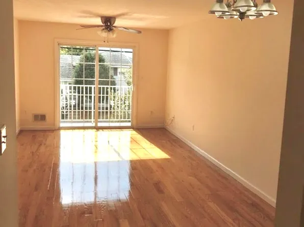 45 Evergreen Street image 6 of 11