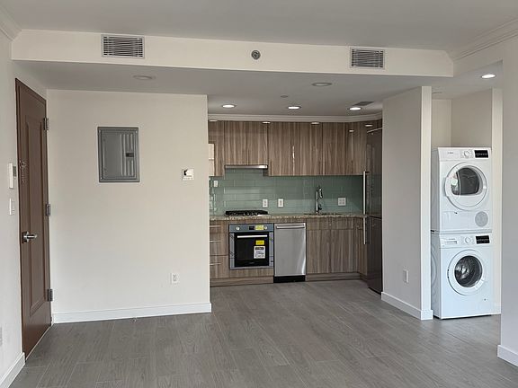 5th image of 13227 41st Ave #3E