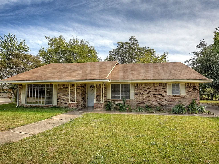6426 Chapman Dr — Photo 3