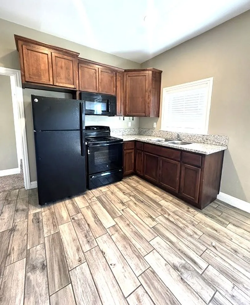 Willows Park Apartments — Photo 1