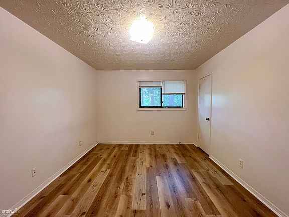 4th image of 3163 Chestnut Dr APT C