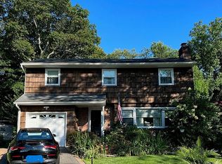 17 Nicolette Ct, Huntington Station, NY 11746