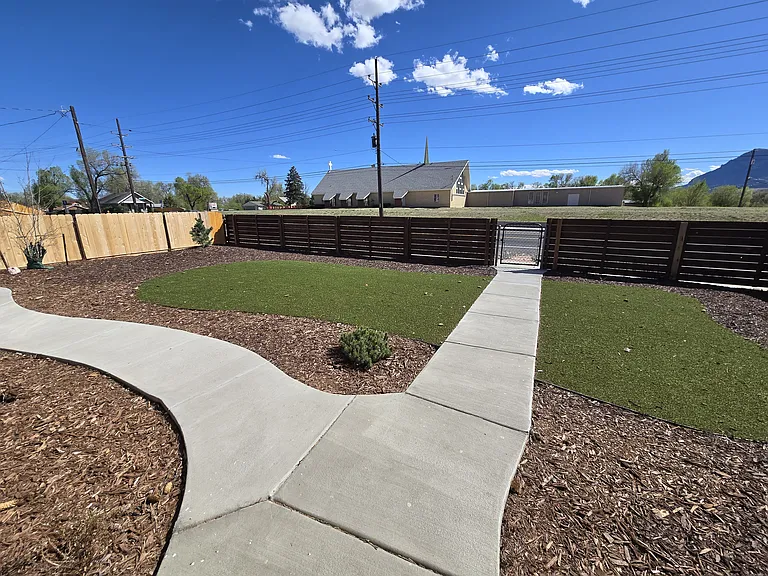 738 E Fountain Blvd — Photo 33