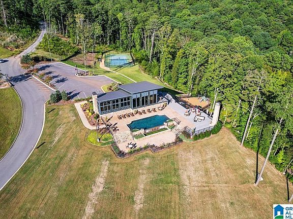 4th image of 572 Reserve Dr #13