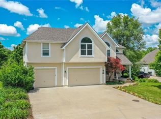 3100 S Redtail Dr, Blue Springs, MO 64015