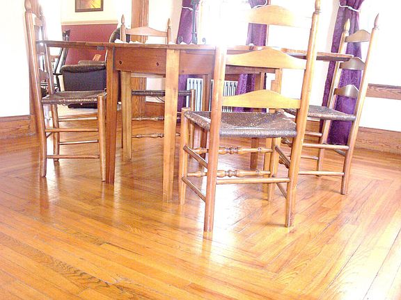 Beautiful Hardwood Floors in the Dinning Room