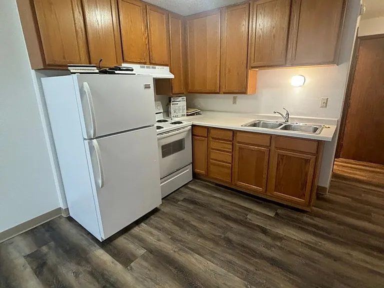 1440 Dakota Dr N — Photo 5