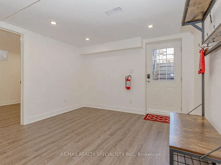 2535 Raglan Ct #LOWER — Photo 14