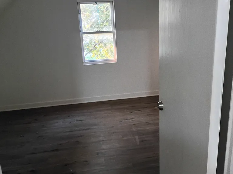 1268 W 71st Pl — Photo 10