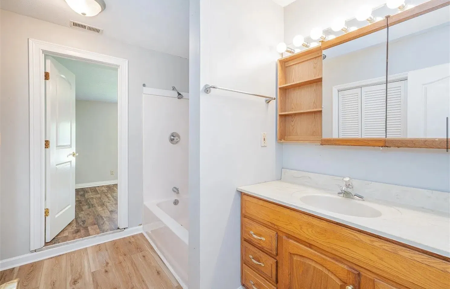 1318 E 14th Ave — Photo 3