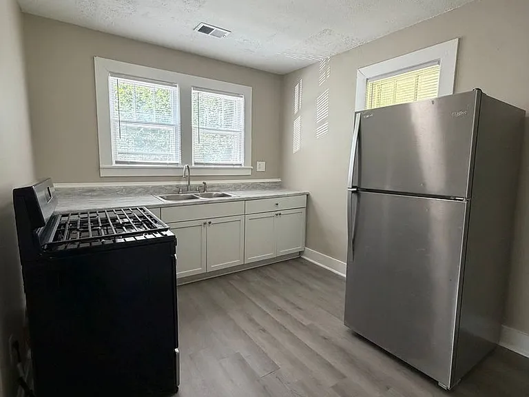 208 Linwood Dr — Photo 4