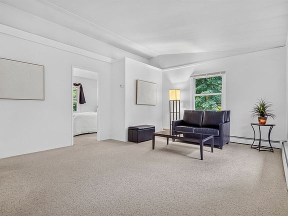 2nd image of 6 Fernbrook Rd