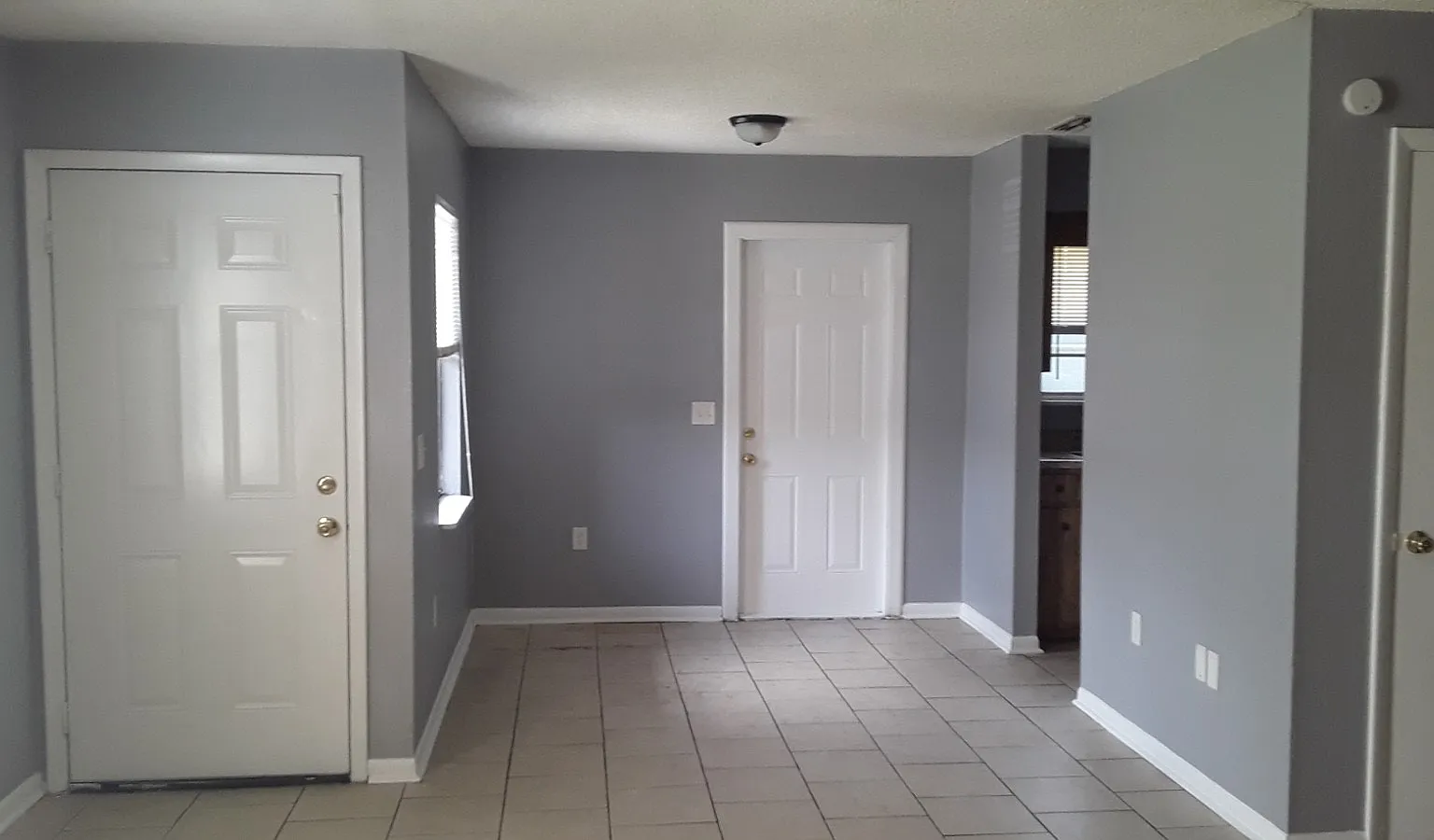 3 bed, 1100 sqft, $1,400 — Photo 3