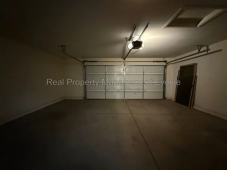 1021 W Park Ave — Photo 32