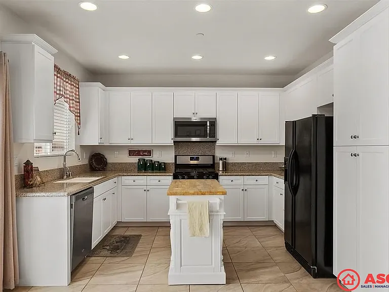 8209 Coral Point Ct — Photo 6