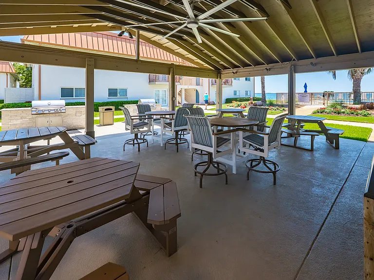 2100 W Beach Dr #R102 — Photo 14