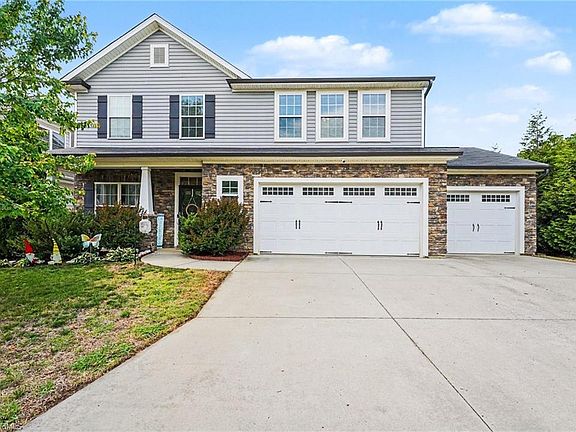 2nd image of 3138 Diana Cir