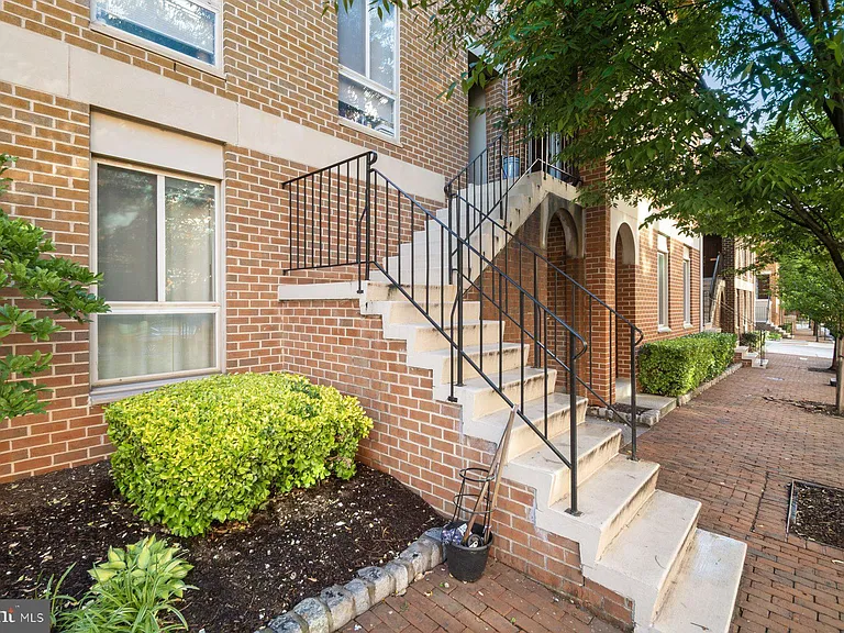 642 S Charles St #R22 — Photo 1