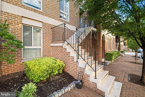 642 S Charles St #R22 Photo 1