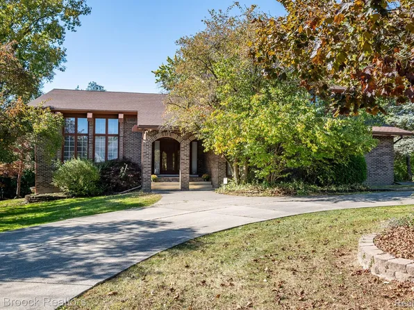 4832 S Knoll Ct, West Bloomfield, MI 48323