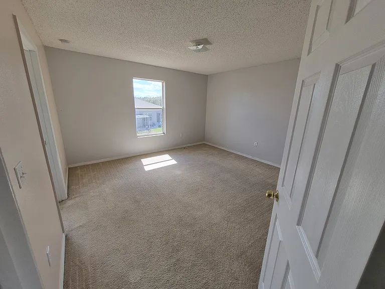 712 Parrot Ct — Photo 14