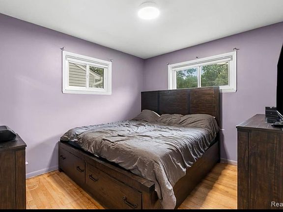 5th image of 21900 Avalon St
