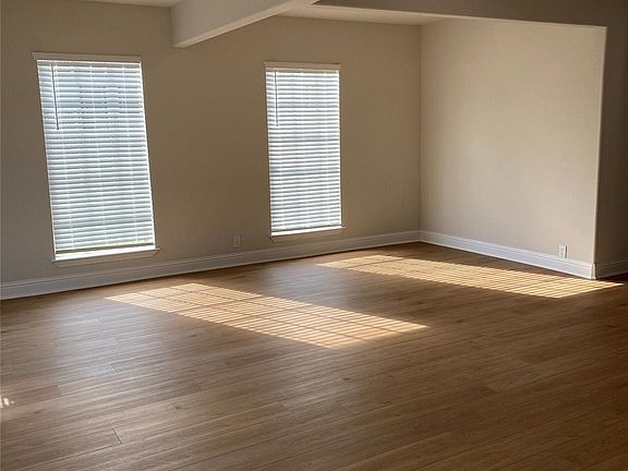 4th image of 4901 Winnetka St