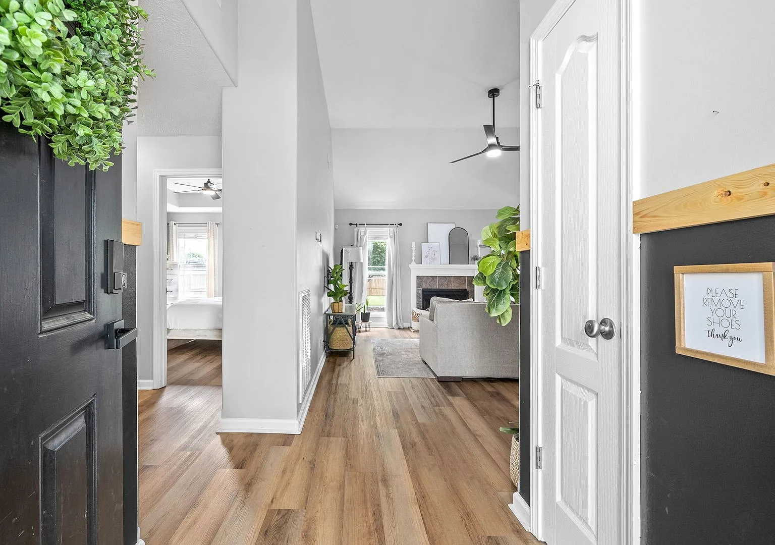 Gorgeous 3 Bedroom 2.5 Bath Pet Friendly Home For Rent — Photo 4