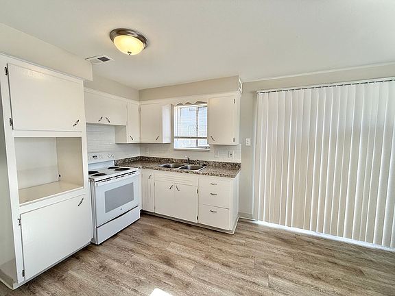 4th image of 1113 W Arroyo Ave #2